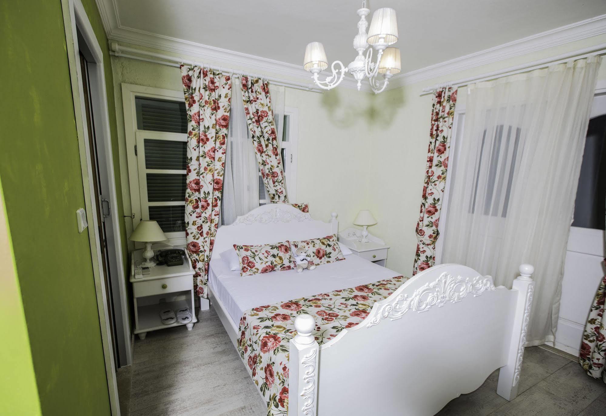 The White Hotel Алачати Екстер'єр фото