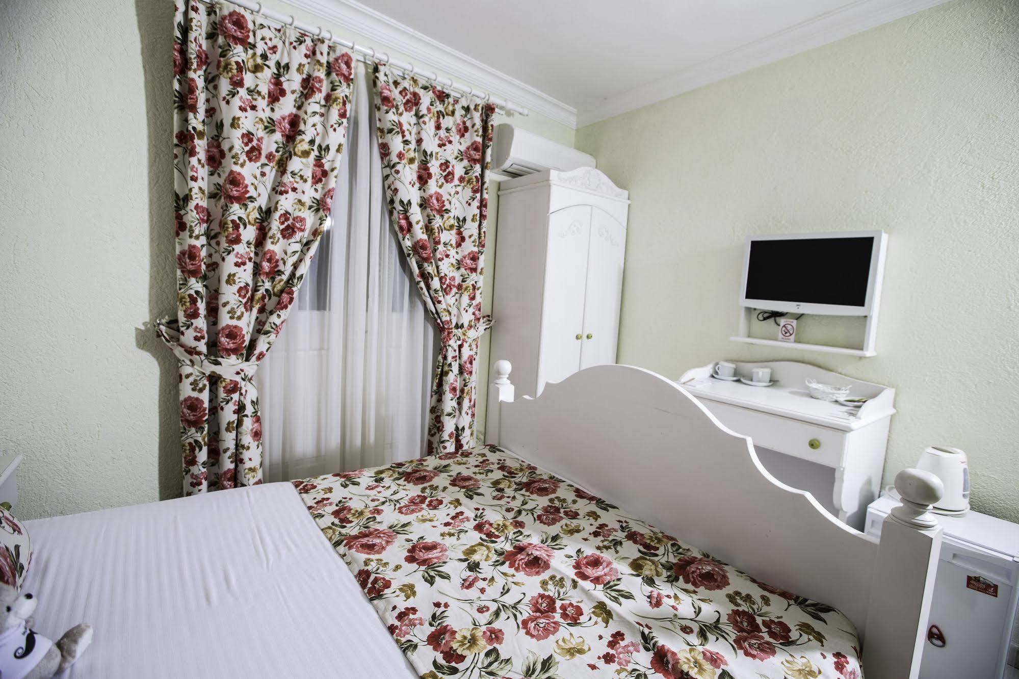 The White Hotel Алачати Екстер'єр фото