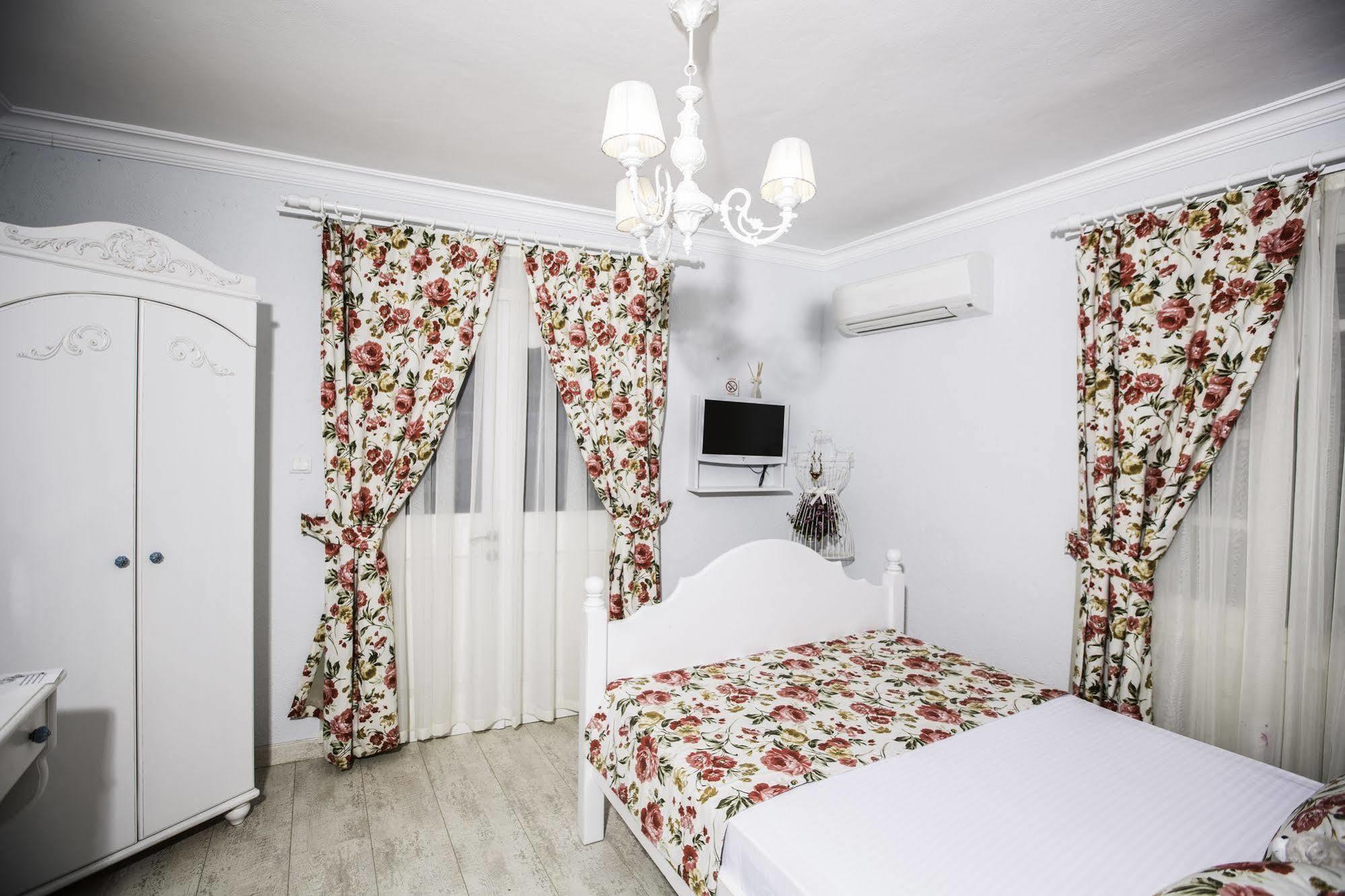 The White Hotel Алачати Екстер'єр фото